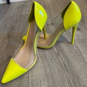 Mint condition/never worn Neon Green Aldo pumps.